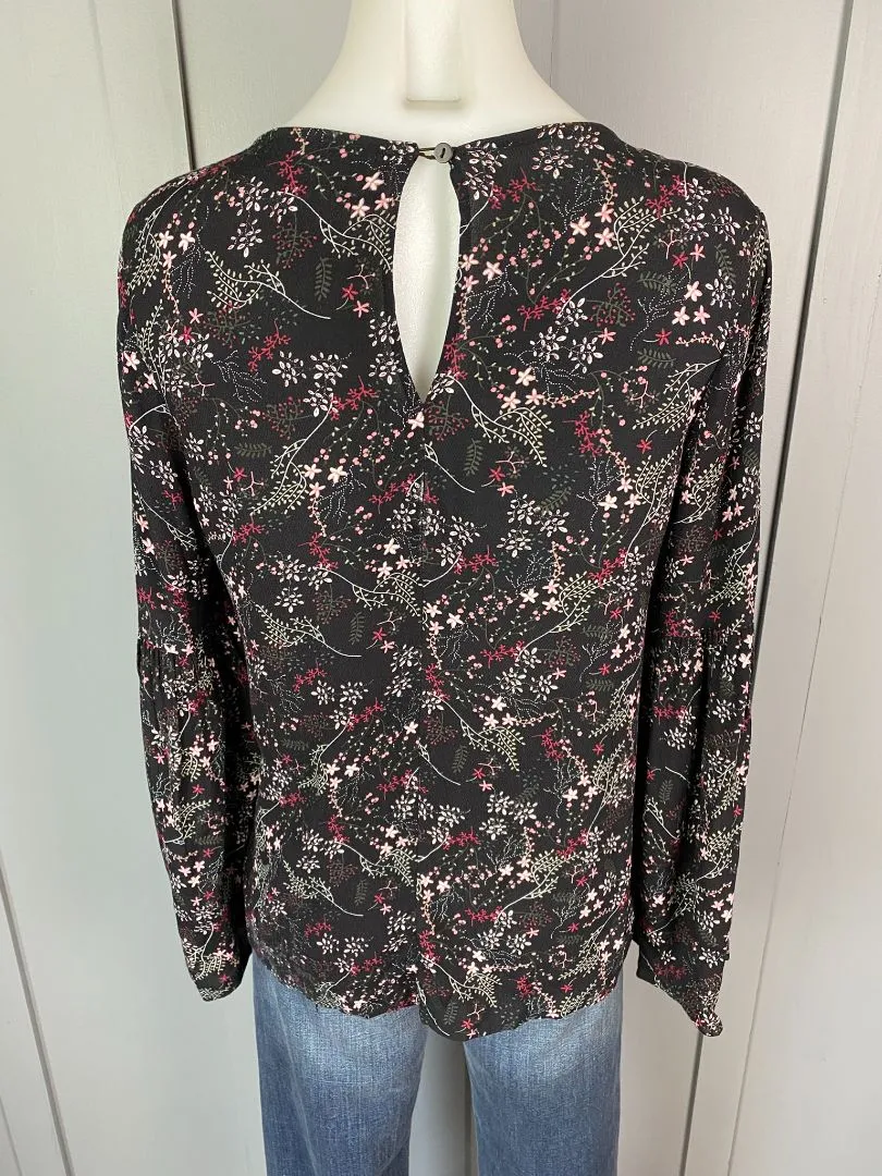Black floral Decjuba Tops, 8