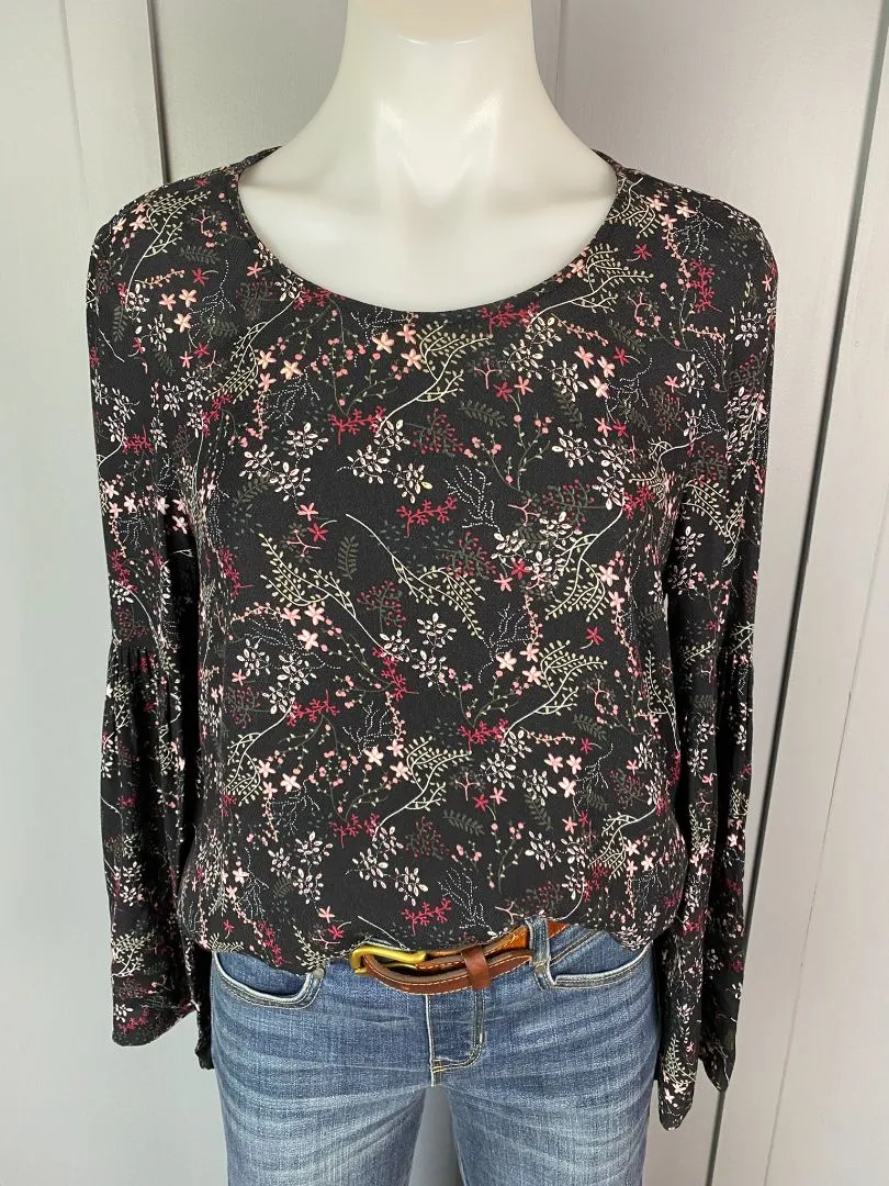 Black floral Decjuba Tops, 8