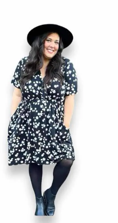 Chantale - Black White Small Daisies