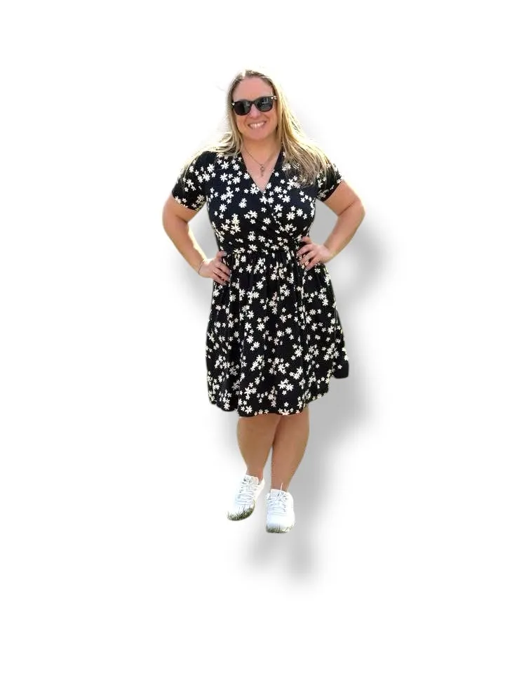 Chantale - Black White Small Daisies