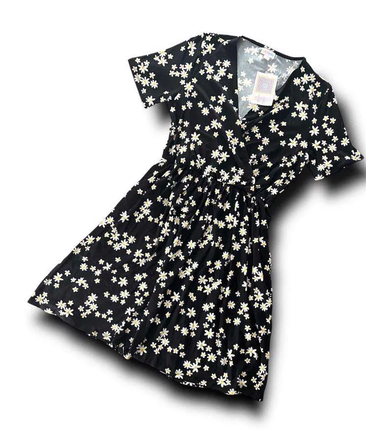 Chantale - Black White Small Daisies