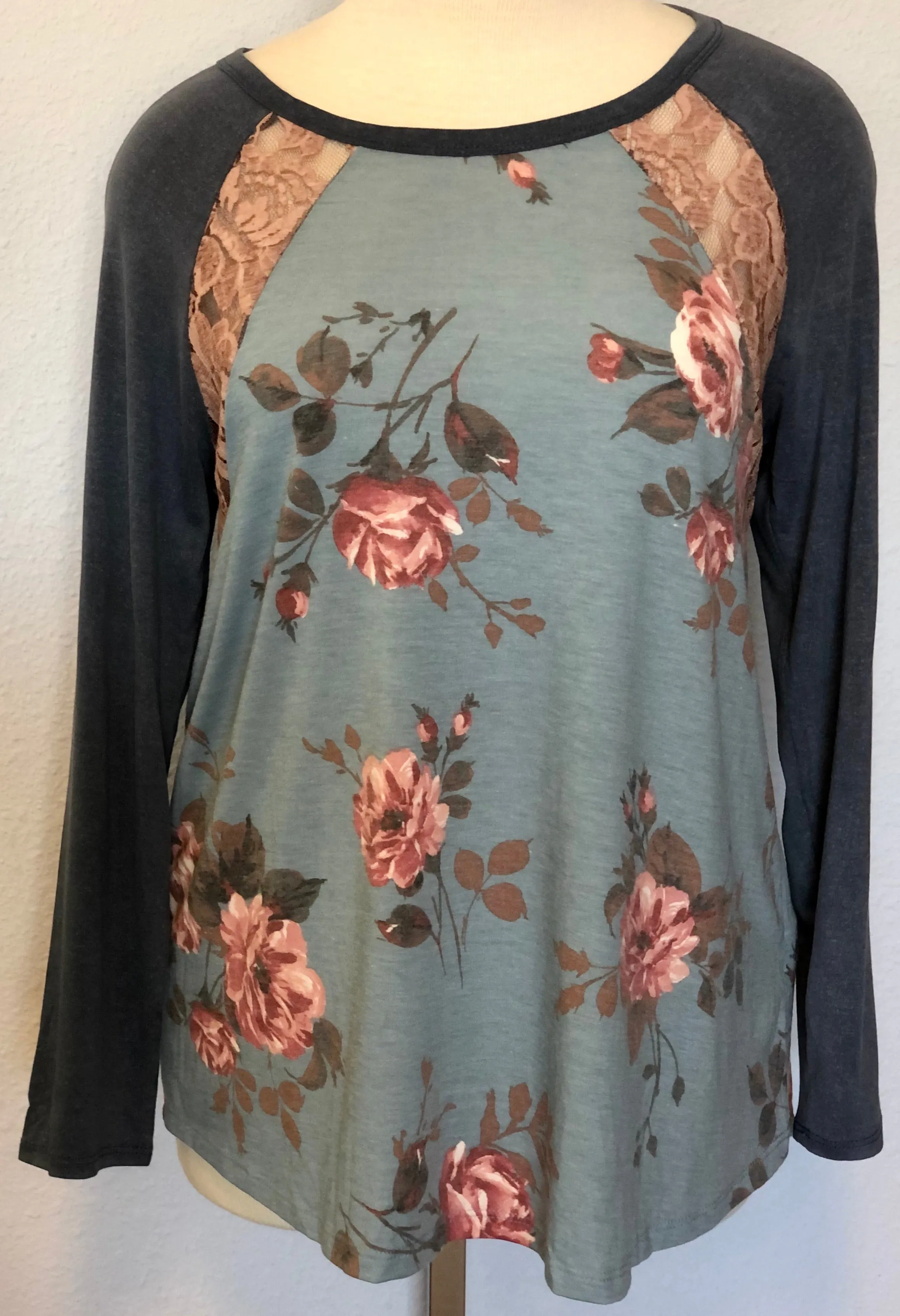 FLORAL RAGLAN LACE TOP