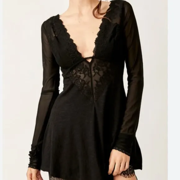 Free People NWT Rendezvous Black Embroidered Lace Vneck Long Sleeve Top size XS
