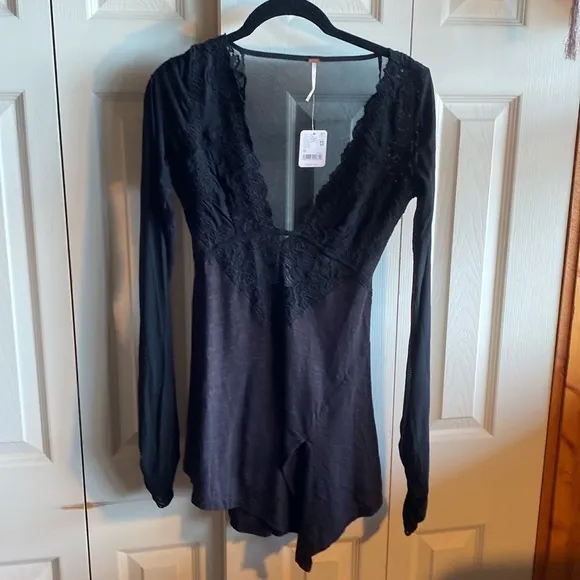Free People NWT Rendezvous Black Embroidered Lace Vneck Long Sleeve Top size XS
