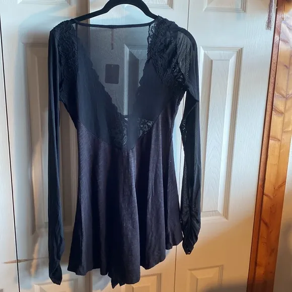 Free People NWT Rendezvous Black Embroidered Lace Vneck Long Sleeve Top size XS