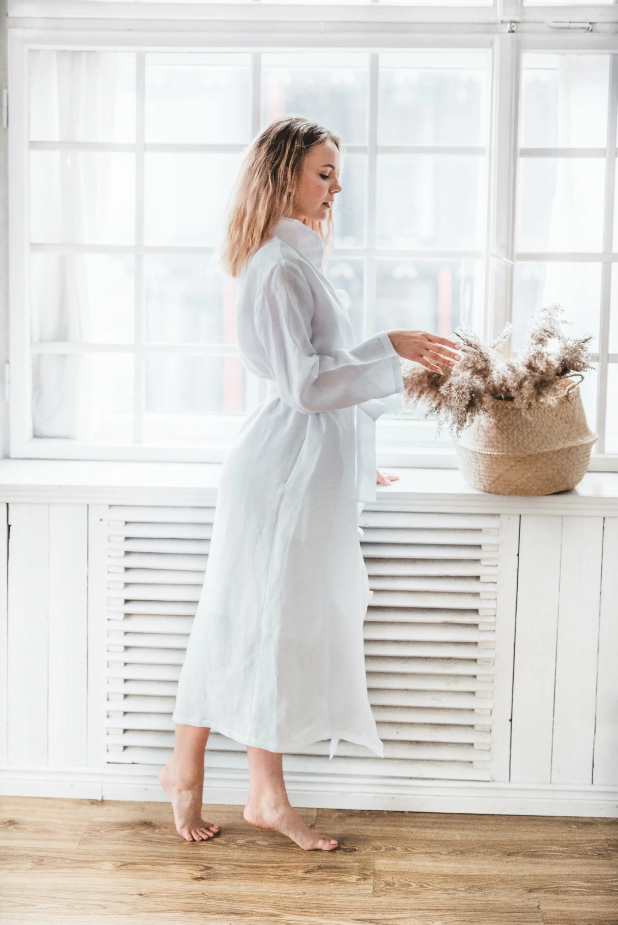 Linen ruffle bathrobe