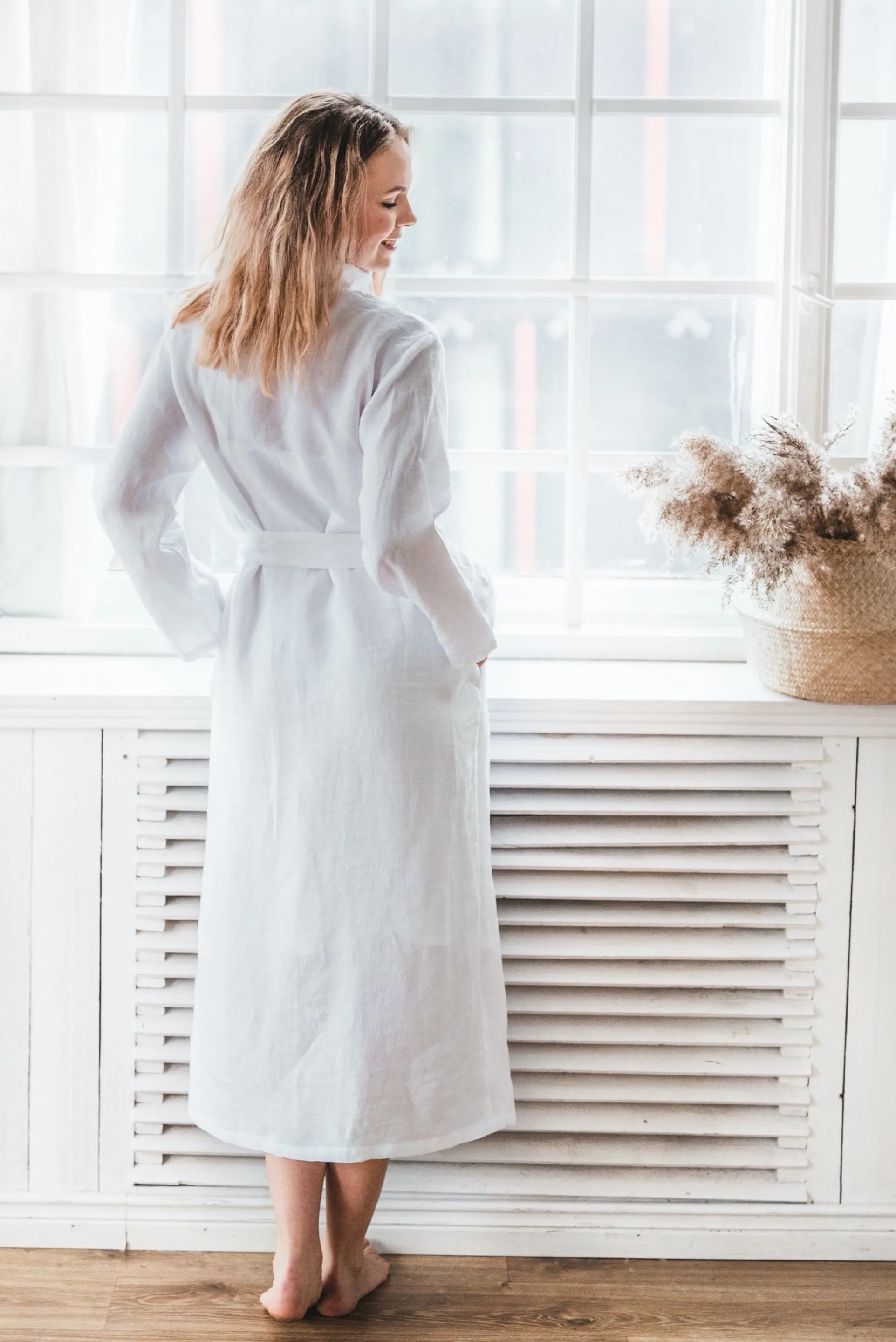 Linen ruffle bathrobe