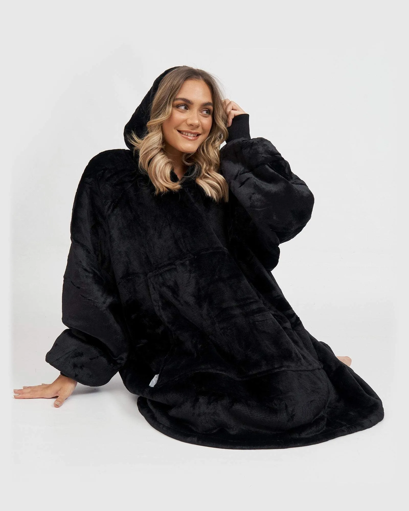 Luxury Hooded Blanket Black - PRE-ORDER