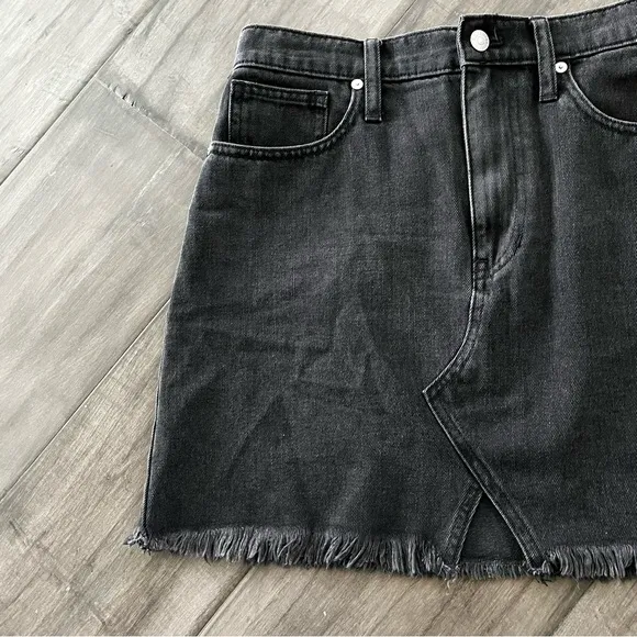 Madewell Denim Frisco Mini Skirt in Lunar Wash - Size 28