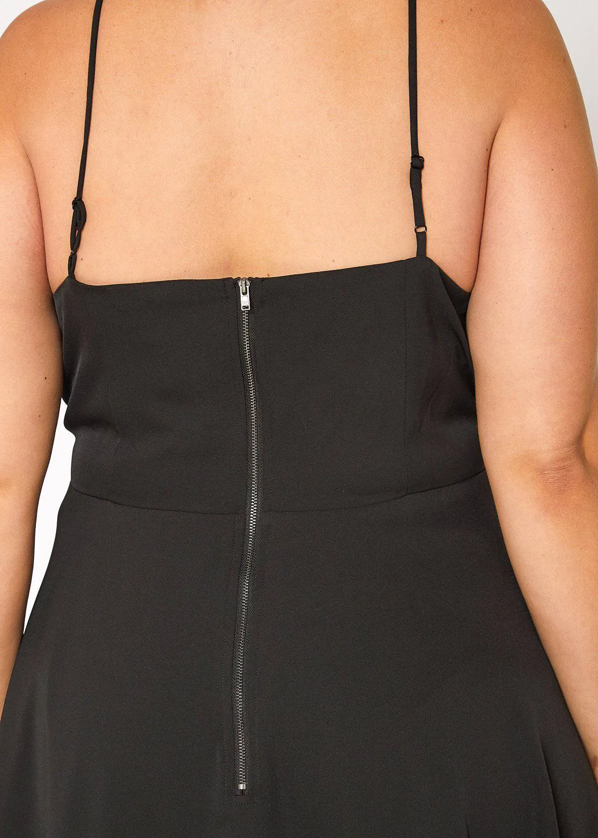 Women's Plus Size V-neck Spaghetti Strap Cocktail Dress in Black